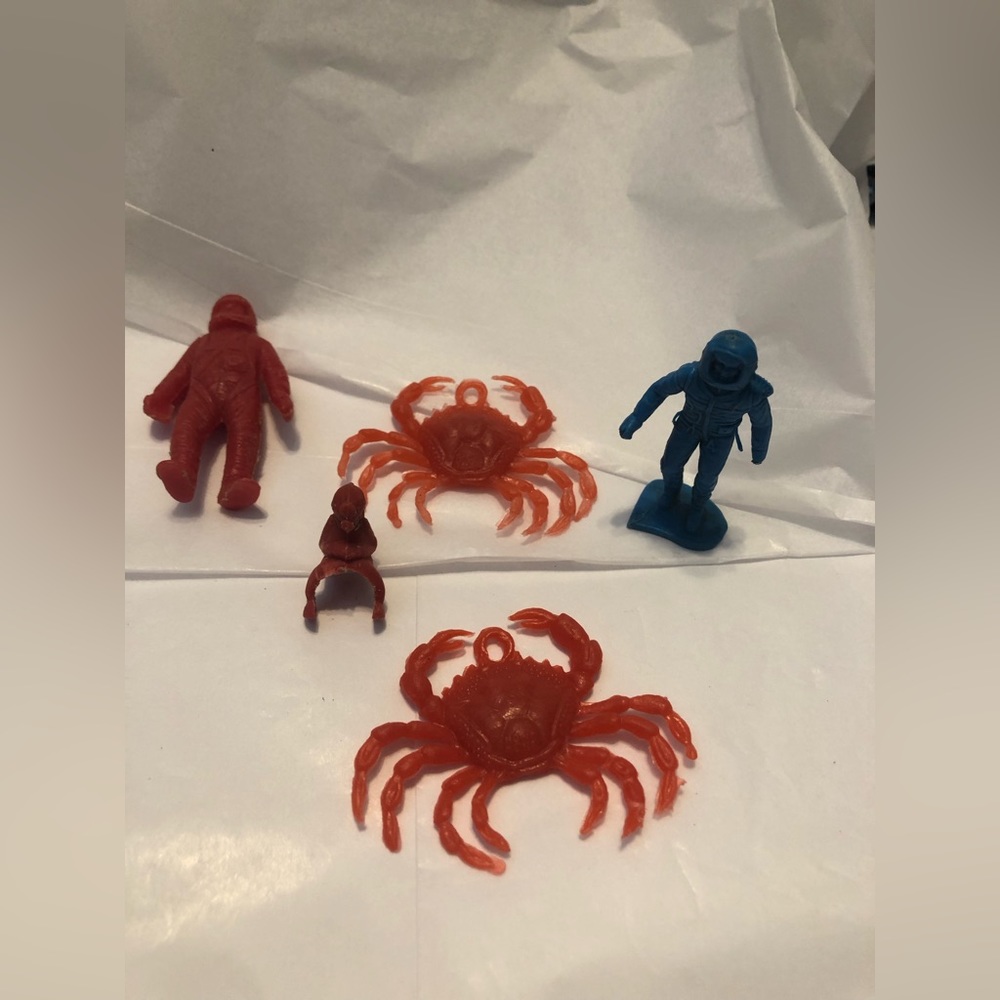 Antique Lot Scuba Divers and Crab Miniatures Toys
